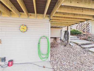Enjoy lake living in this beautifully updated second-tier home - photo 26
