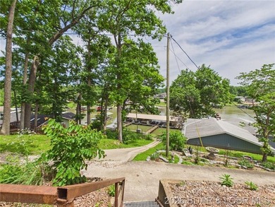 Enjoy lake living in this beautifully updated second-tier home - photo 27
