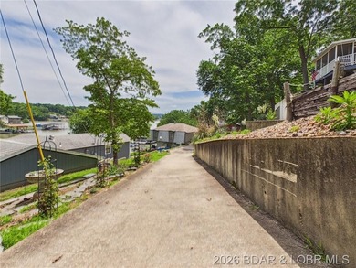 Enjoy lake living in this beautifully updated second-tier home - photo 29