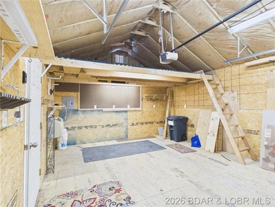 Enjoy lake living in this beautifully updated second-tier home - photo 35