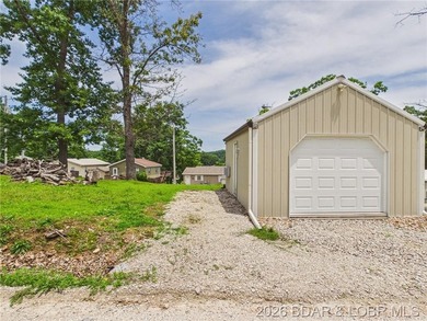 Enjoy lake living in this beautifully updated second-tier home - photo 39