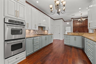 Welcome to this move-in ready, Acadian style home, featuring 5 - photo 12