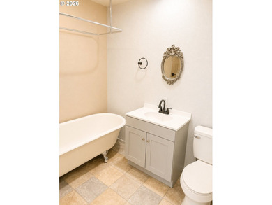 Custom-built home with beautiful river views and quality - photo 13