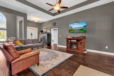 Welcome to this beautifully maintained custom-built home - photo 16