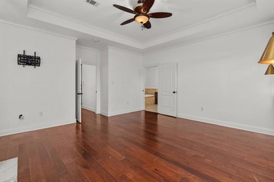Welcome to this move-in ready, Acadian style home, featuring 5 - photo 16