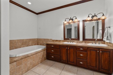 Welcome to this move-in ready, Acadian style home, featuring 5 - photo 17