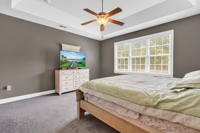 Welcome to this beautifully maintained custom-built home - photo 21