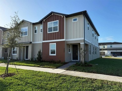 Lake Tohopekaliga Townhome/Townhouse For Sale in St Cloud Florida