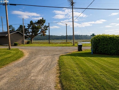 Custom-built home with beautiful river views and quality - photo 22