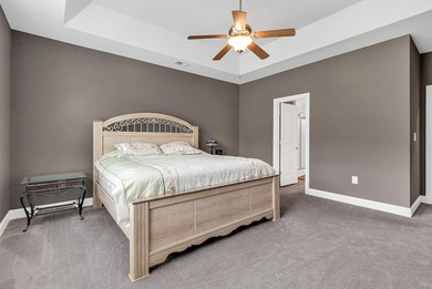 Welcome to this beautifully maintained custom-built home - photo 23