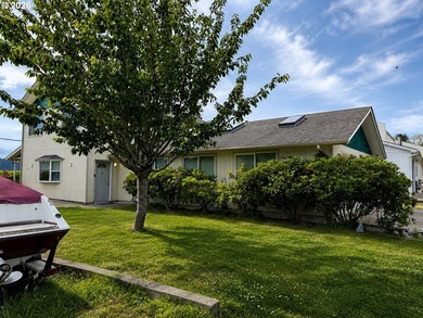 Custom-built home with beautiful river views and quality - photo 23