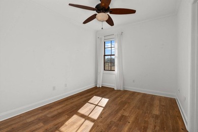 Welcome to this move-in ready, Acadian style home, featuring 5 - photo 24