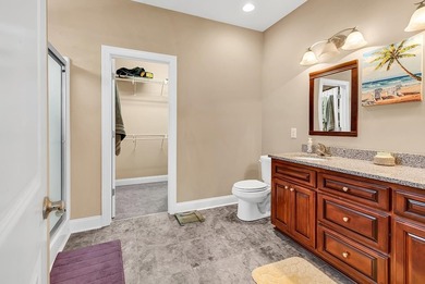 Welcome to this beautifully maintained custom-built home - photo 25