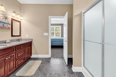 Welcome to this beautifully maintained custom-built home - photo 27