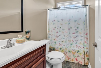 Welcome to this beautifully maintained custom-built home - photo 33
