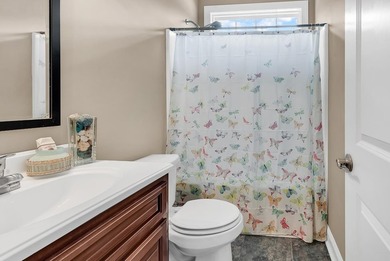 Welcome to this beautifully maintained custom-built home - photo 34