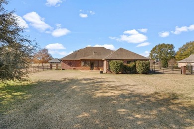 Welcome to this move-in ready, Acadian style home, featuring 5 - photo 34