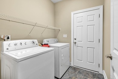 Welcome to this beautifully maintained custom-built home - photo 35