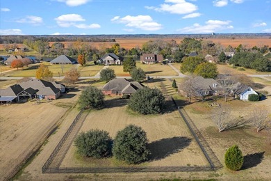 Welcome to this move-in ready, Acadian style home, featuring 5 - photo 37