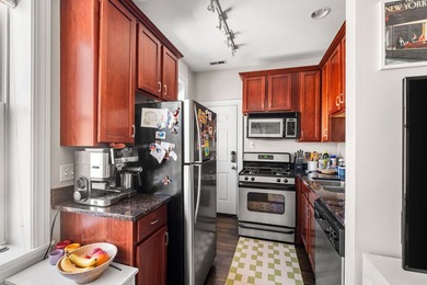 Discover this cozy, approximately 500-square-foot one-bedroom - photo 9
