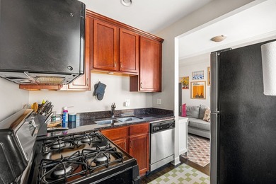 Discover this cozy, approximately 500-square-foot one-bedroom - photo 10