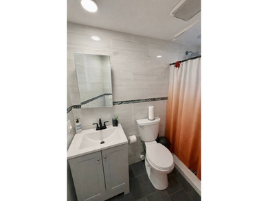 Welcome to this beautifully renovated 2-bedroom, 2 full bathroom - photo 8