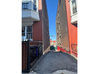 Seller Requires 24hrs notices. Seller will only show property to - photo 2
