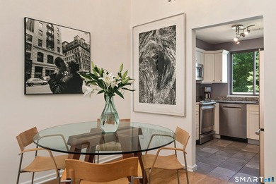 Welcome to Rowayton Woods! Conveniently located just minutes - photo 6