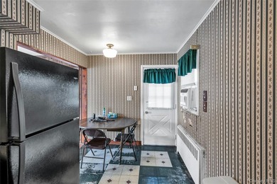 Great Opportunity! Ranch with 3 Bedrooms, Bath, Converted Garage - photo 11