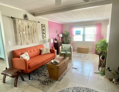 This is the perfect place to call home in balmy Florida! This - photo 4