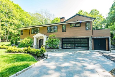 Stunning Custom 4,000 Sq. Ft. Builder's Home in Southdown - photo 1