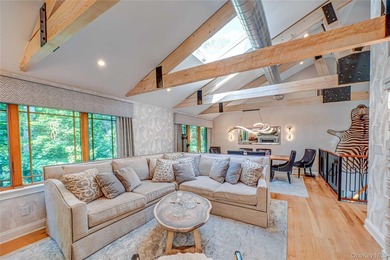 Stunning Custom 4,000 Sq. Ft. Builder's Home in Southdown - photo 3