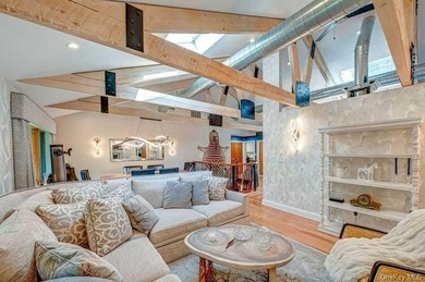 Stunning Custom 4,000 Sq. Ft. Builder's Home in Southdown - photo 4