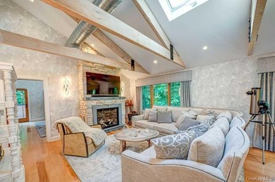 Stunning Custom 4,000 Sq. Ft. Builder's Home in Southdown - photo 5