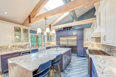 Stunning Custom 4,000 Sq. Ft. Builder's Home in Southdown - photo 8