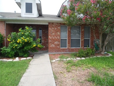 River Canyon Townhomes In The Heart of Calallen!! Seller has - photo 2
