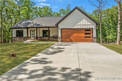 Lake Home For Sale in Porto Cima, Missouri