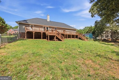 Less than a mile from Hartwell Marina and just minutes from - photo 4