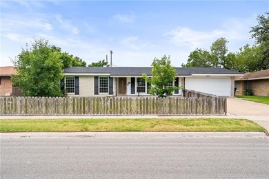 Don't miss this move-in ready 3-bedroom, 2-bath home in the - photo 1