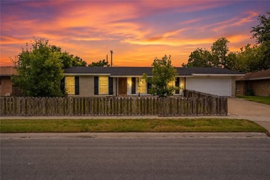 Don't miss this move-in ready 3-bedroom, 2-bath home in the - photo 2