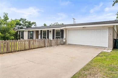 Don't miss this move-in ready 3-bedroom, 2-bath home in the - photo 3