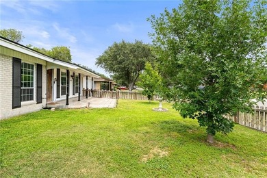 Don't miss this move-in ready 3-bedroom, 2-bath home in the - photo 4