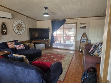 Welcome home to this well-maintained 3-bedroom, 2-bath property - photo 12