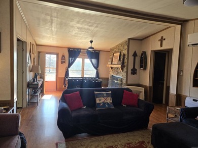 Welcome home to this well-maintained 3-bedroom, 2-bath property - photo 13
