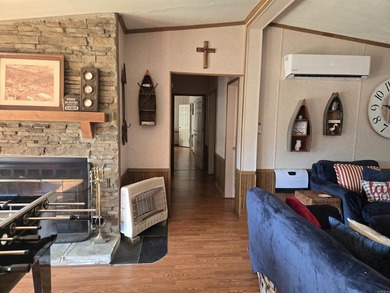 Welcome home to this well-maintained 3-bedroom, 2-bath property - photo 14