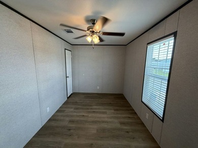Check out one of the best kept housing secrets in town, Lakeside - photo 22