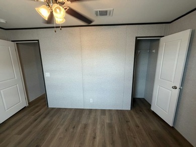 Check out one of the best kept housing secrets in town, Lakeside - photo 23