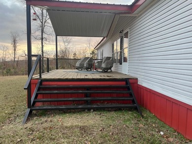 Welcome home to this well-maintained 3-bedroom, 2-bath property - photo 30