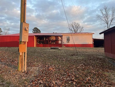 Welcome home to this well-maintained 3-bedroom, 2-bath property - photo 33
