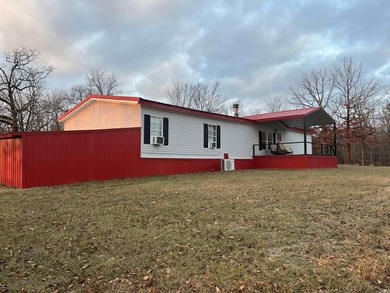 Welcome home to this well-maintained 3-bedroom, 2-bath property - photo 34